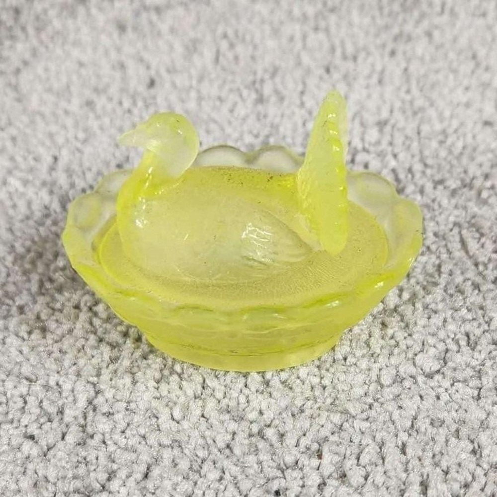 Boyd Glass Turkey Hen on Nest Yellow UV Uranium Slag Glass Miniature Salt Cellar